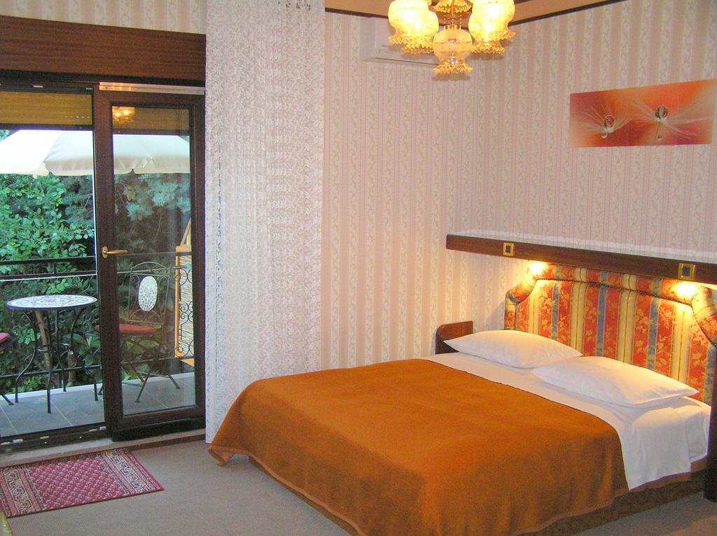 Guest House Lifestyle Holiday โอปาติยา ภายนอก รูปภาพ